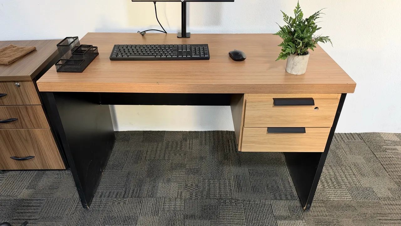 Mesa para escritório com gaveta 