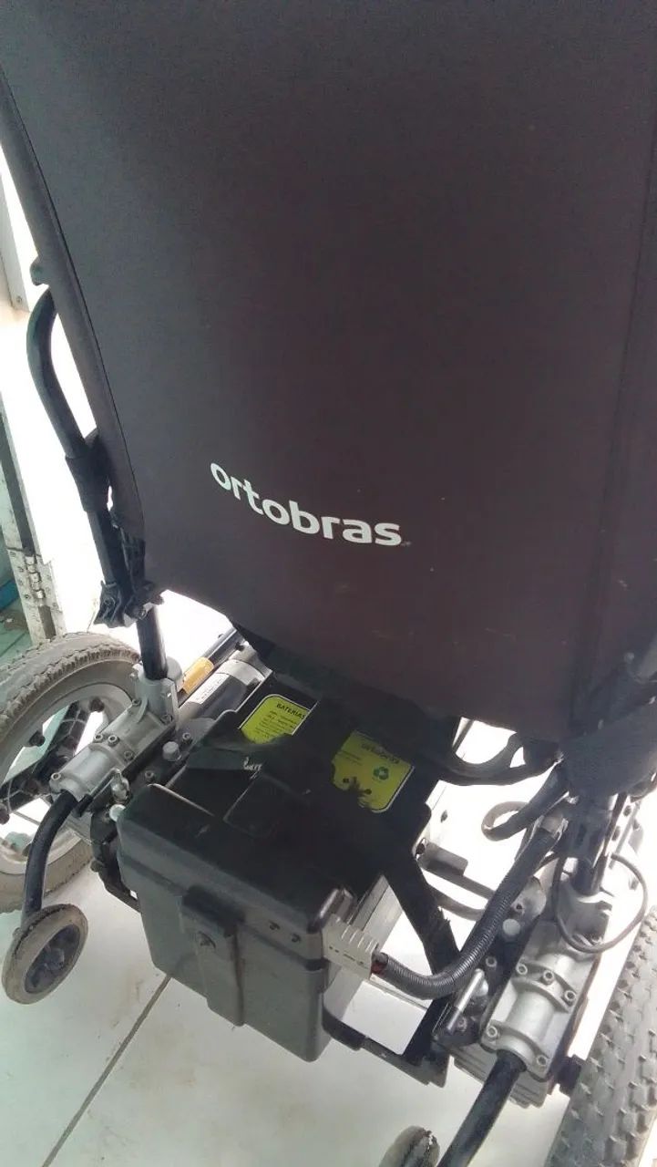 Vende-se 1 cadeira de roda elétrica  - Foto 2