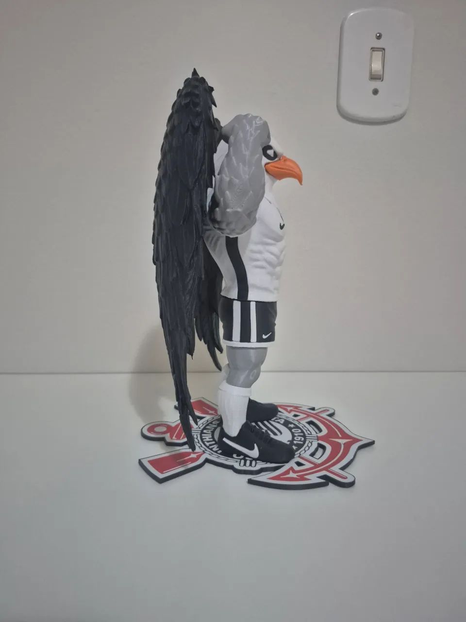 Gavião Corinthians com base e asas - Foto 4