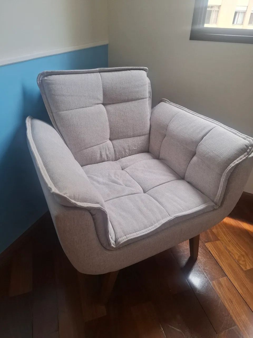 Poltrona cor cinza 