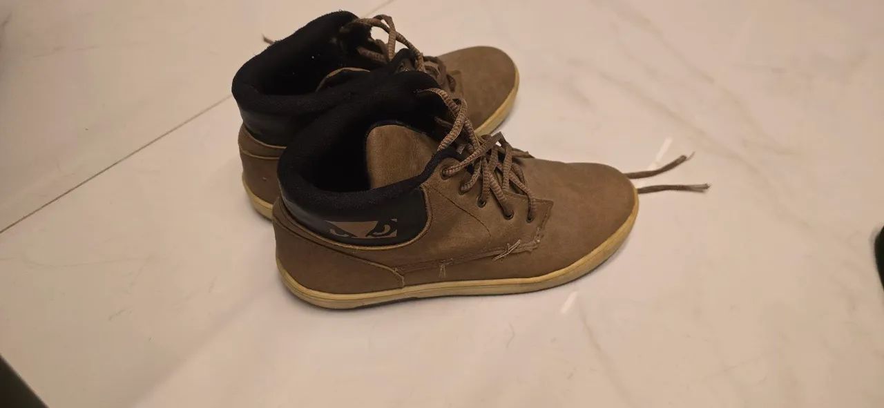 Tênis - bota - marrom