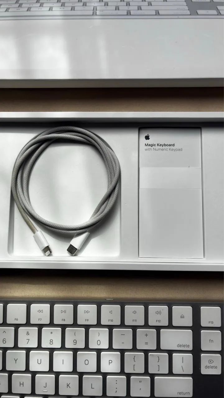 Apple Magic Keyboard com Teclado Numérico - Space Gray - Caixa e Cabo Originais - Foto 4