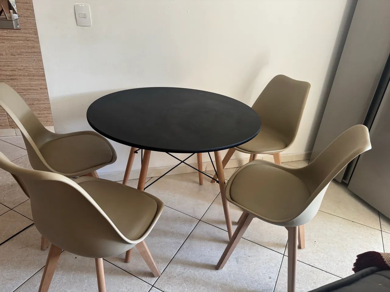 Mesa redonda 4 cadeiras - Foto 2