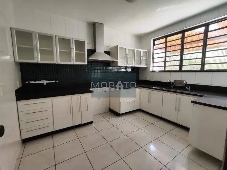 Casa com 5 quartos 2 suítes e 5 vagas de garagem no bairro Palmares. - Foto 5
