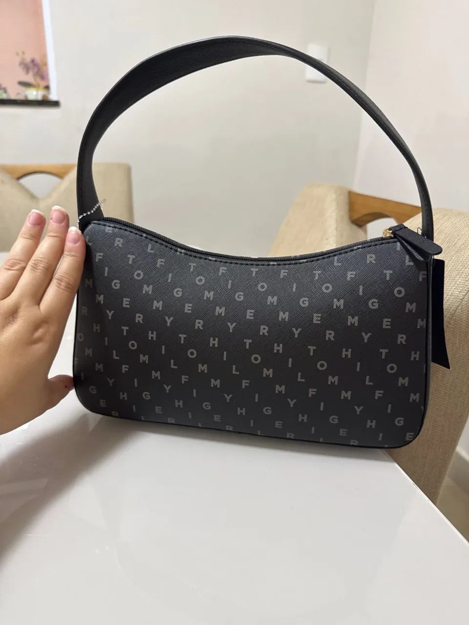 Bolsa importada e nova Tommy Hilfiger! Com etiqueta - Foto 3
