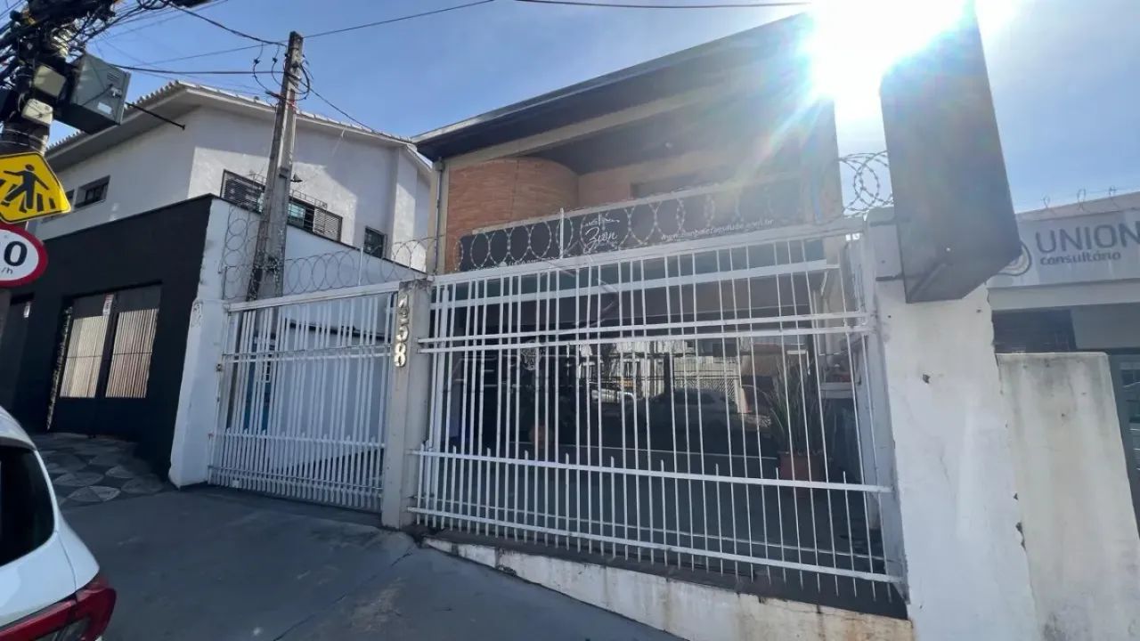 CASA COMERCIAL COM 3 QUARTOS SENDO 2 SUITES E SALÃO EM BAIXO EM SOROCABA
