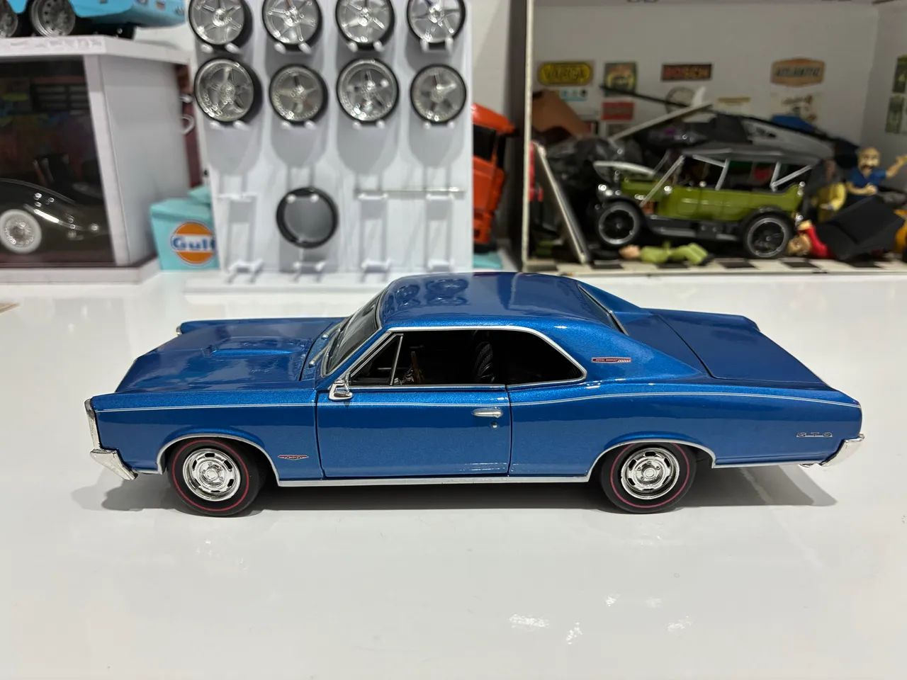 Miniatura Pontiac azul 