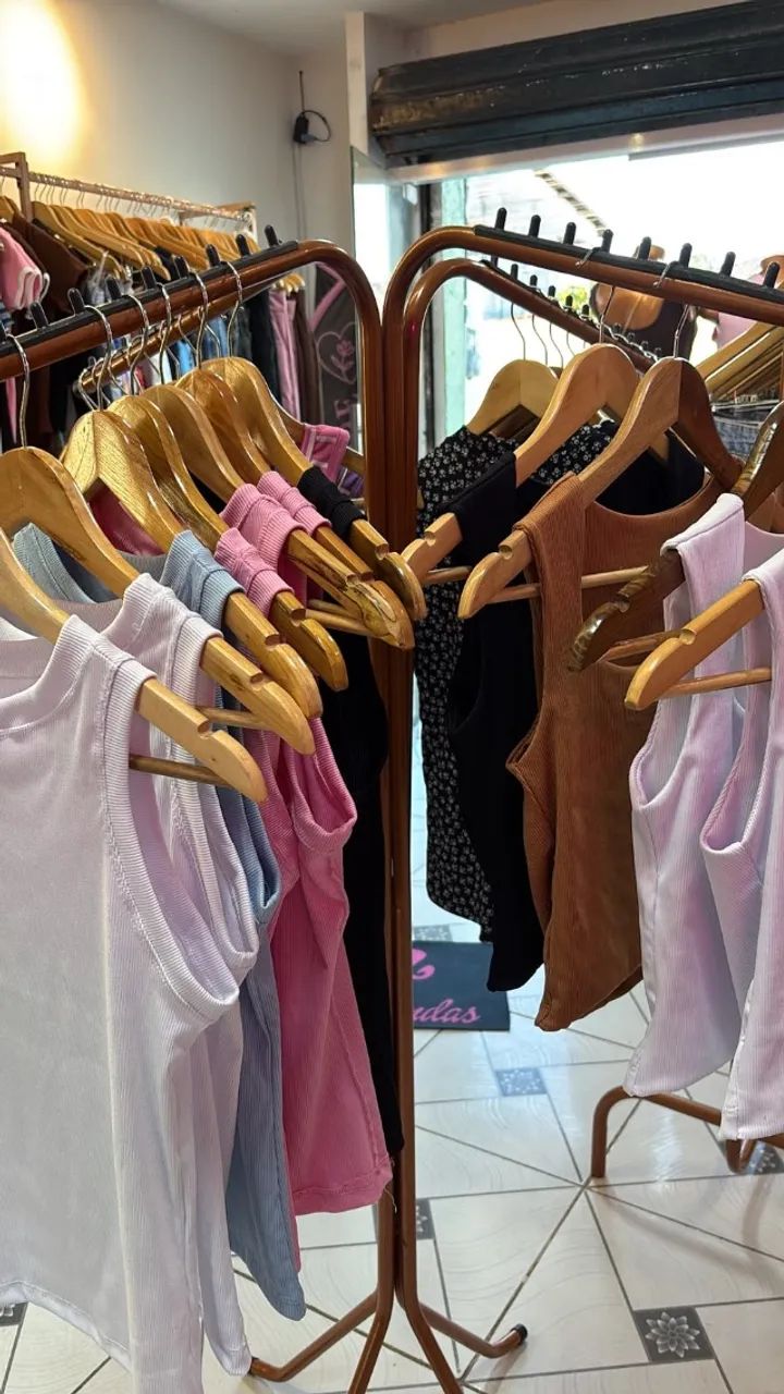 ARARA DE ROUPA SEMINOVA - Foto 2