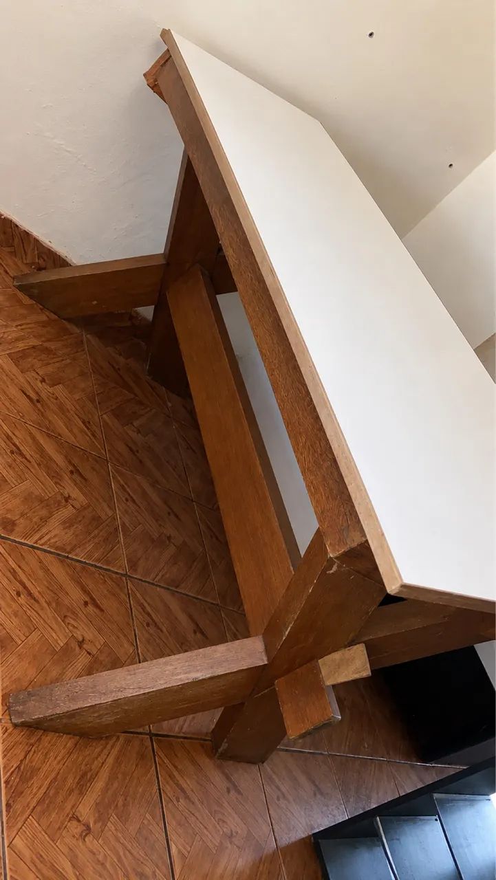 Mesa de madeira , parte de cima MDF