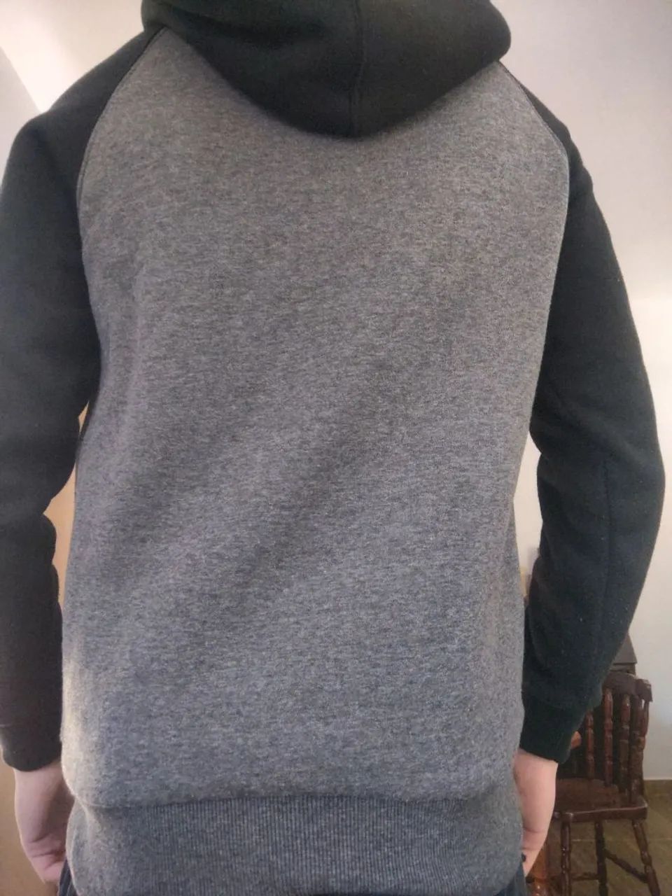 Moletom Masculino com Capuz e Zíper Cinza e Preto - Ótimo Estado - Foto 2