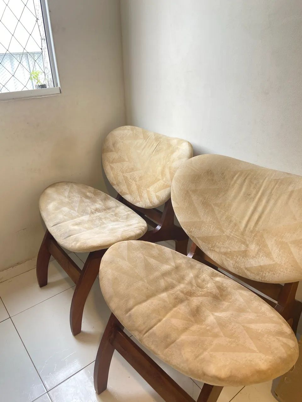 Duas Poltronas Vintage em Madeira Nobre Curva - Foto 4