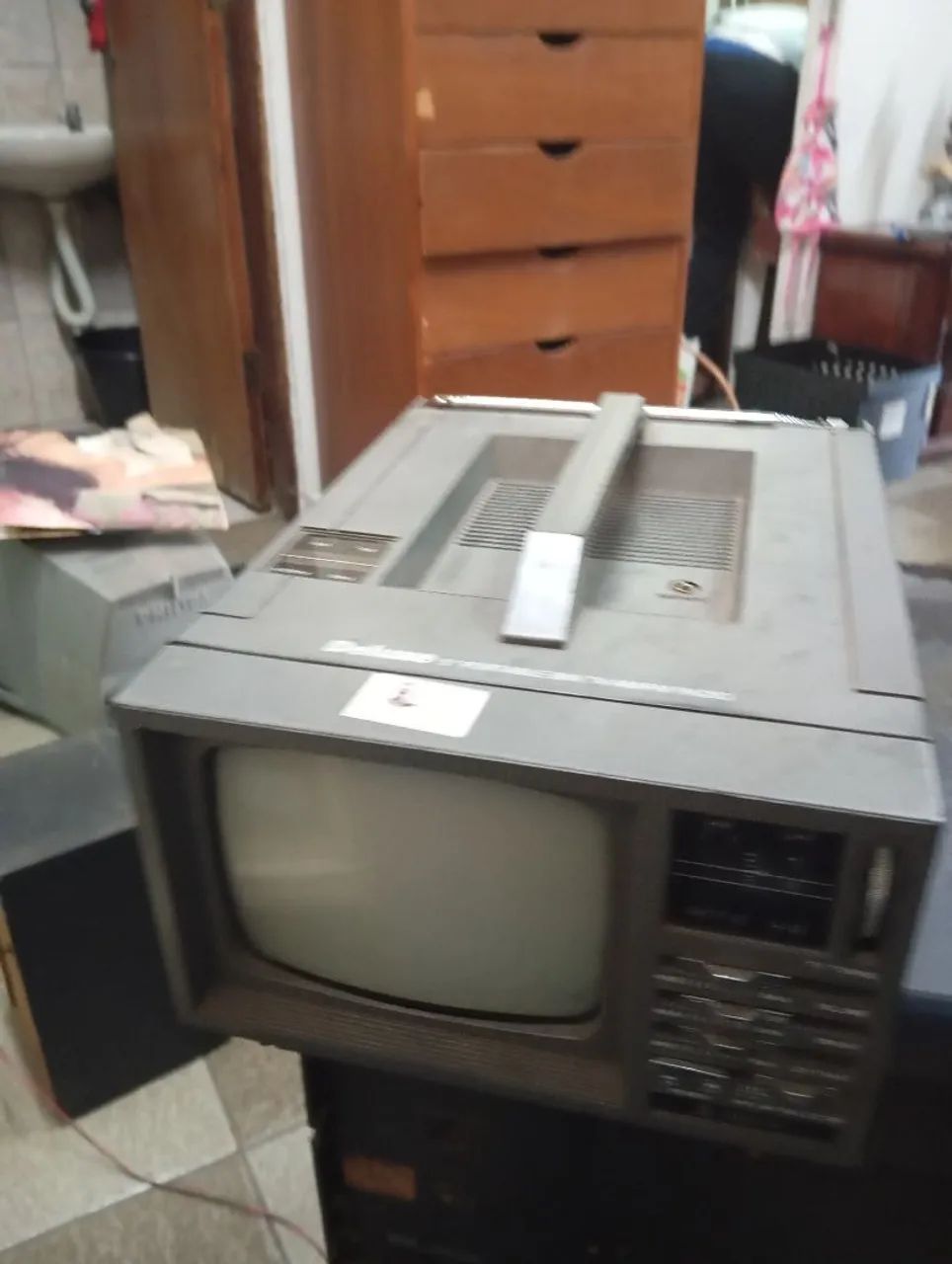 Televisão antiga retro aos 70/80  05 polegadas só para decoração. - Foto 2