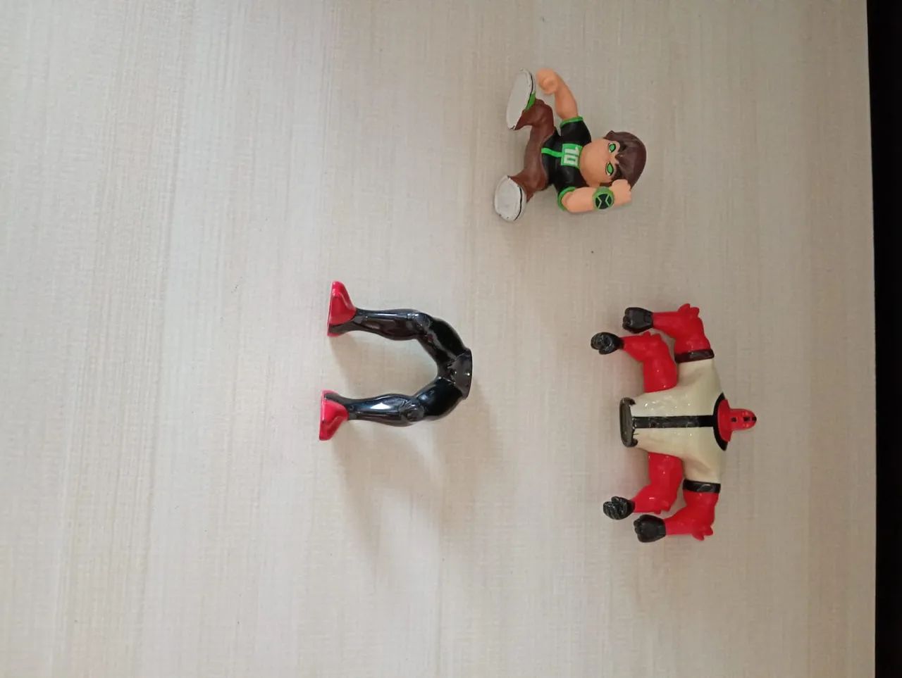 Ben 10 e quatro braços de imã - Foto 3