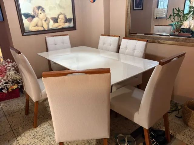 Mesa com 6 cadeiras
