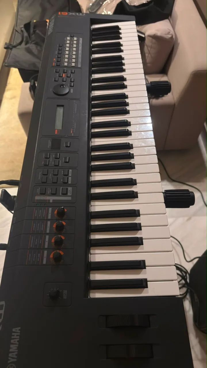 Yamaha MX61 Novíssimo 
