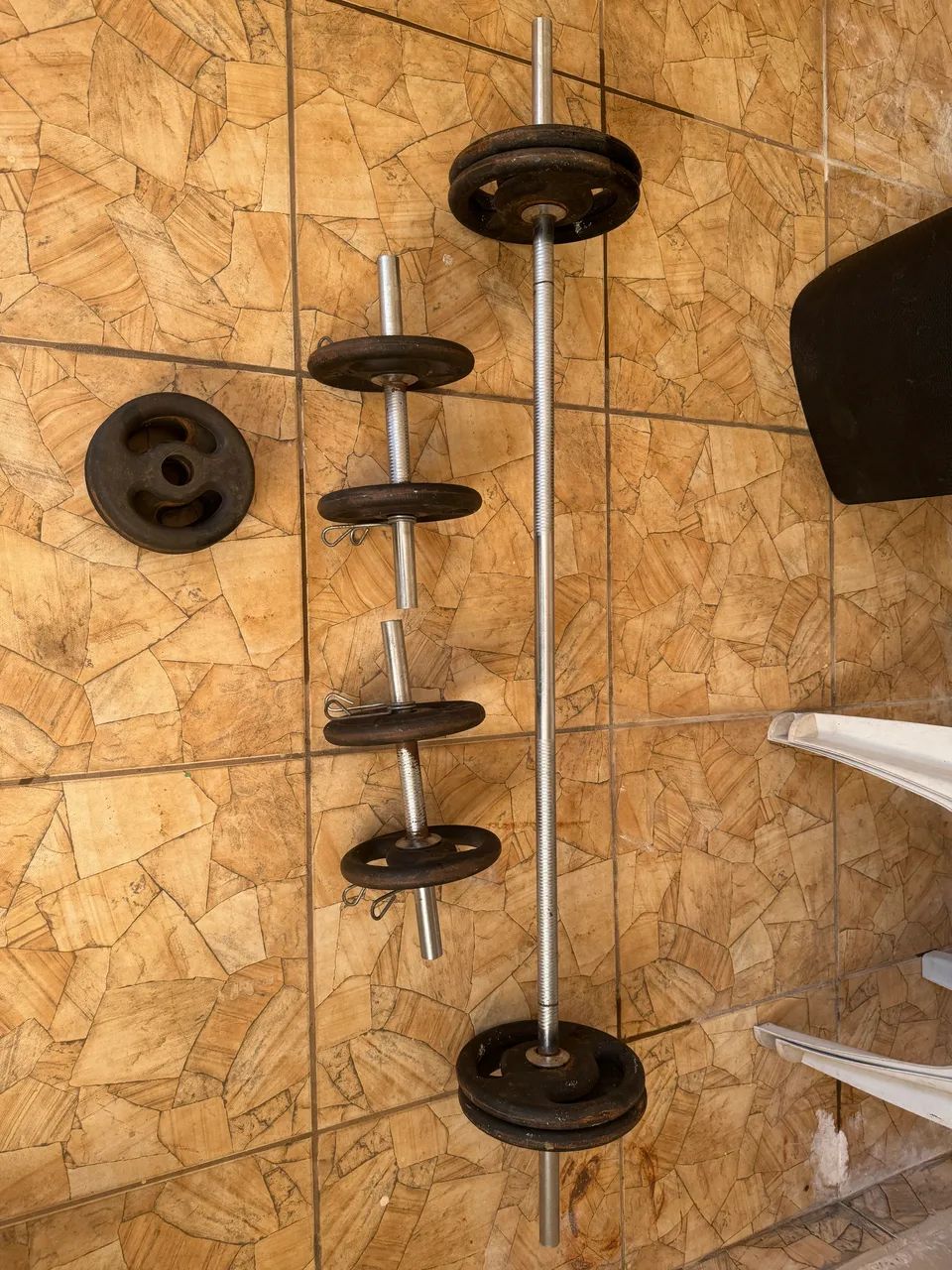 Barras e anilhas musculação 