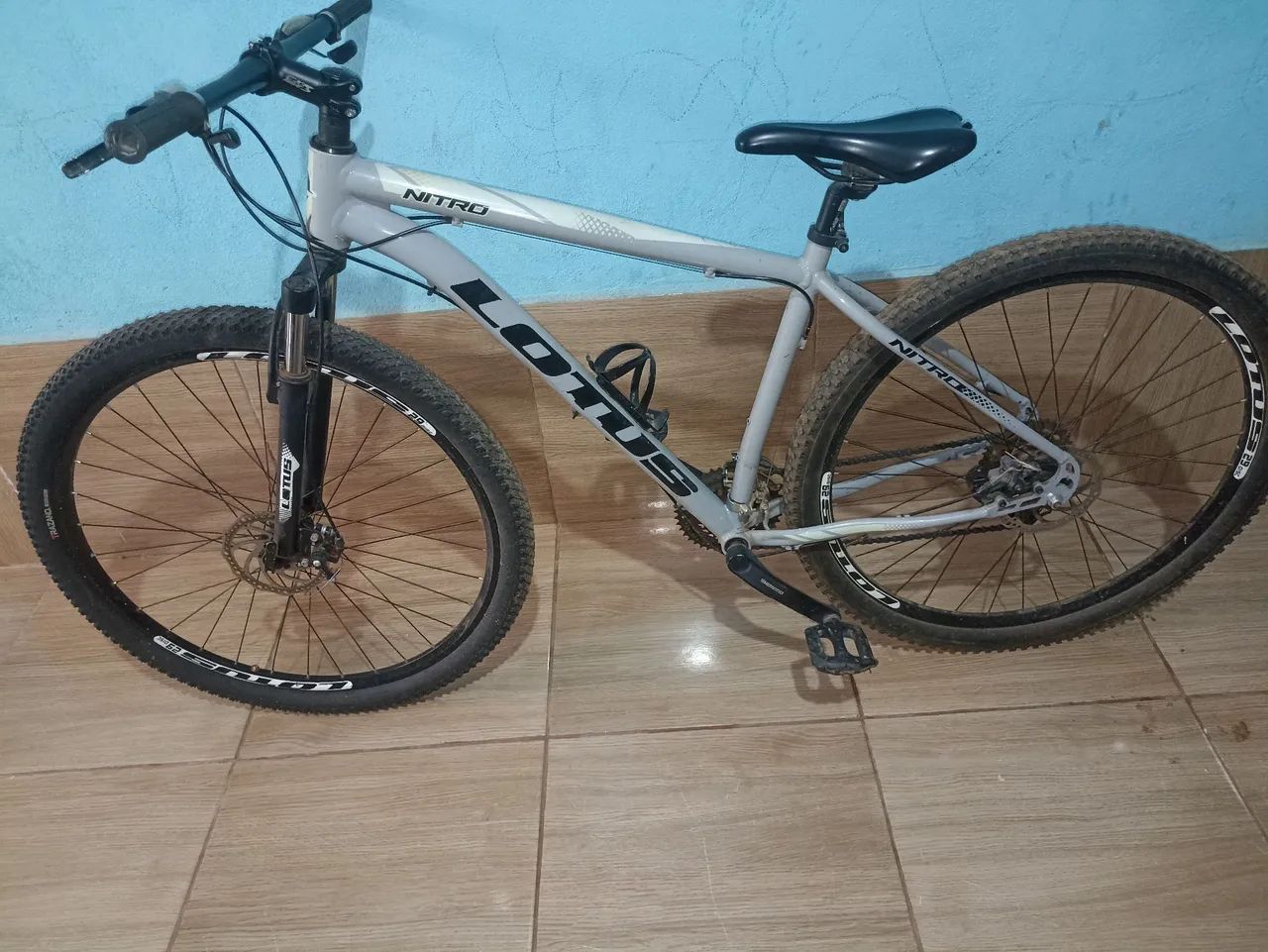 Bicicleta aro 29 com os dois pneus novos perfeitos. - Foto 2