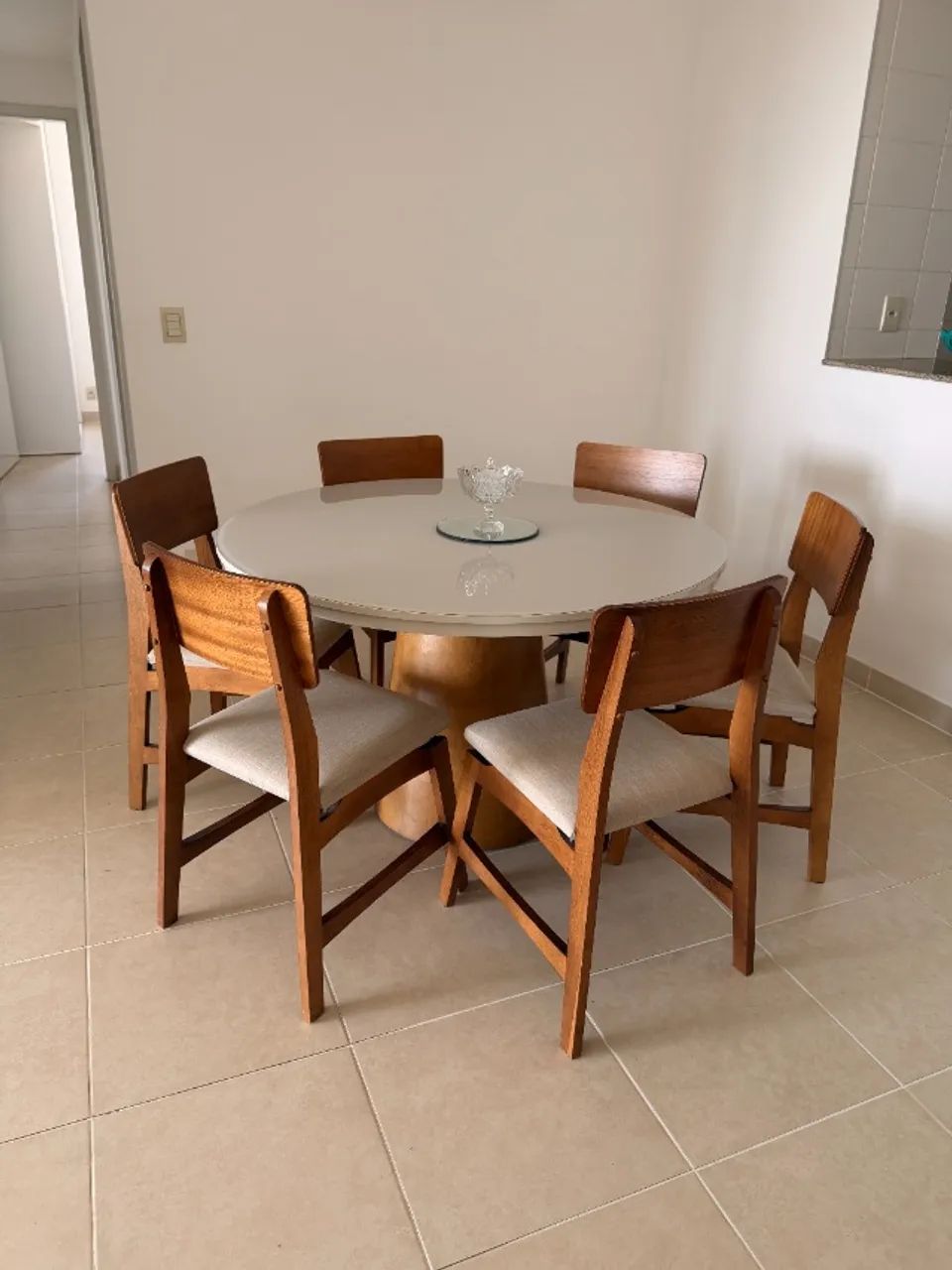 Mesa de jantar redonda com 6 cadeiras - Foto 3