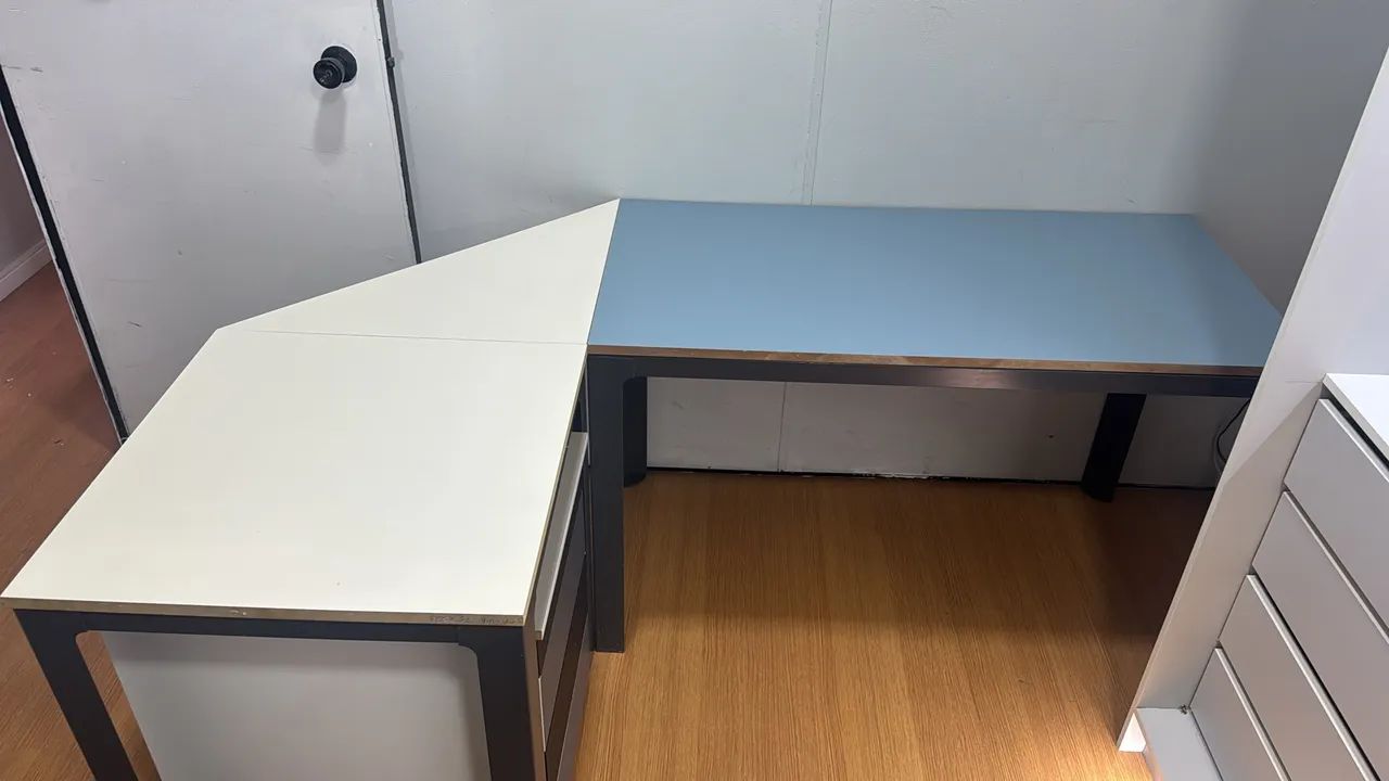 Mesa em L com base de ferro ,cor cinza  - Foto 2