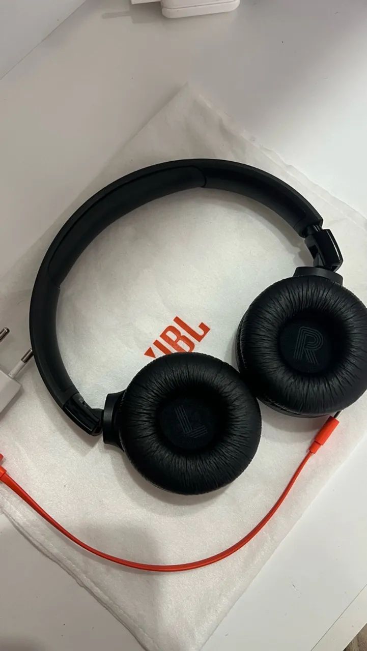 Fone JBL original (acompanha carregador e capa proteção) - Foto 2