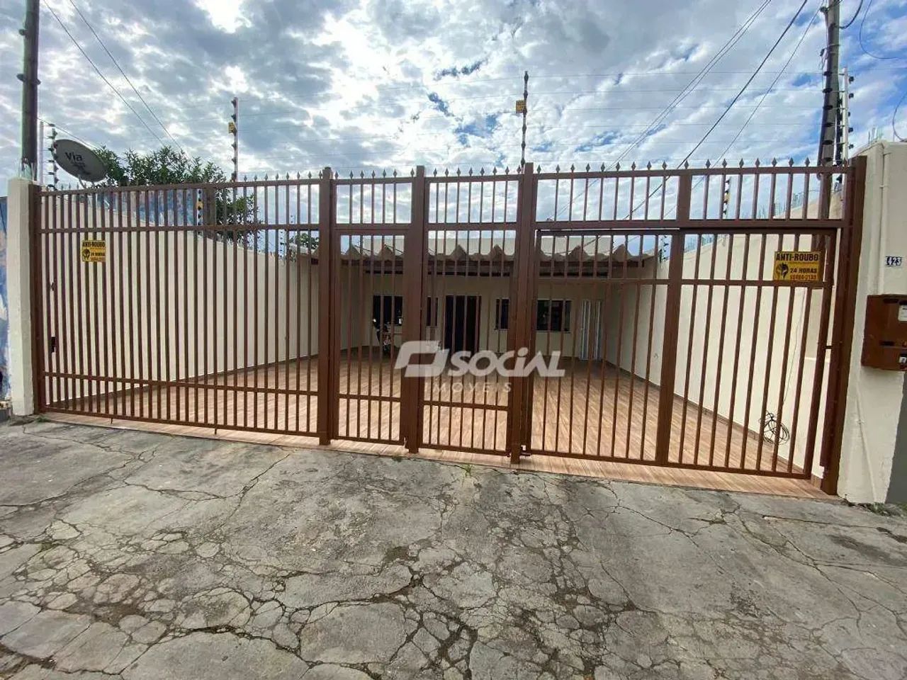 Excelente imóvel para locação e venda em localização privilegiada com amplo espaço interno