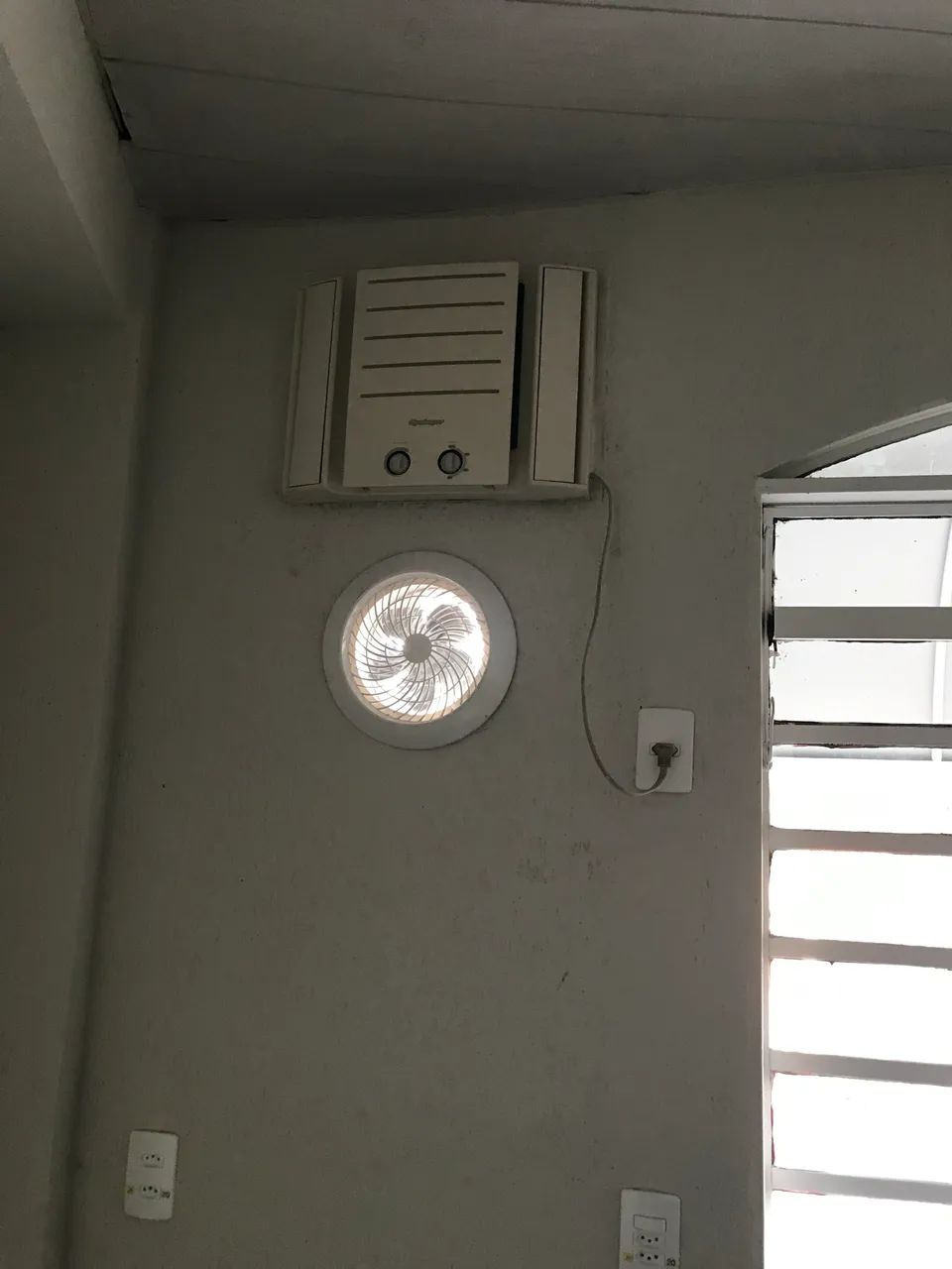 Alugo Kitnet 20m2 com ar condicionado - Foto 5