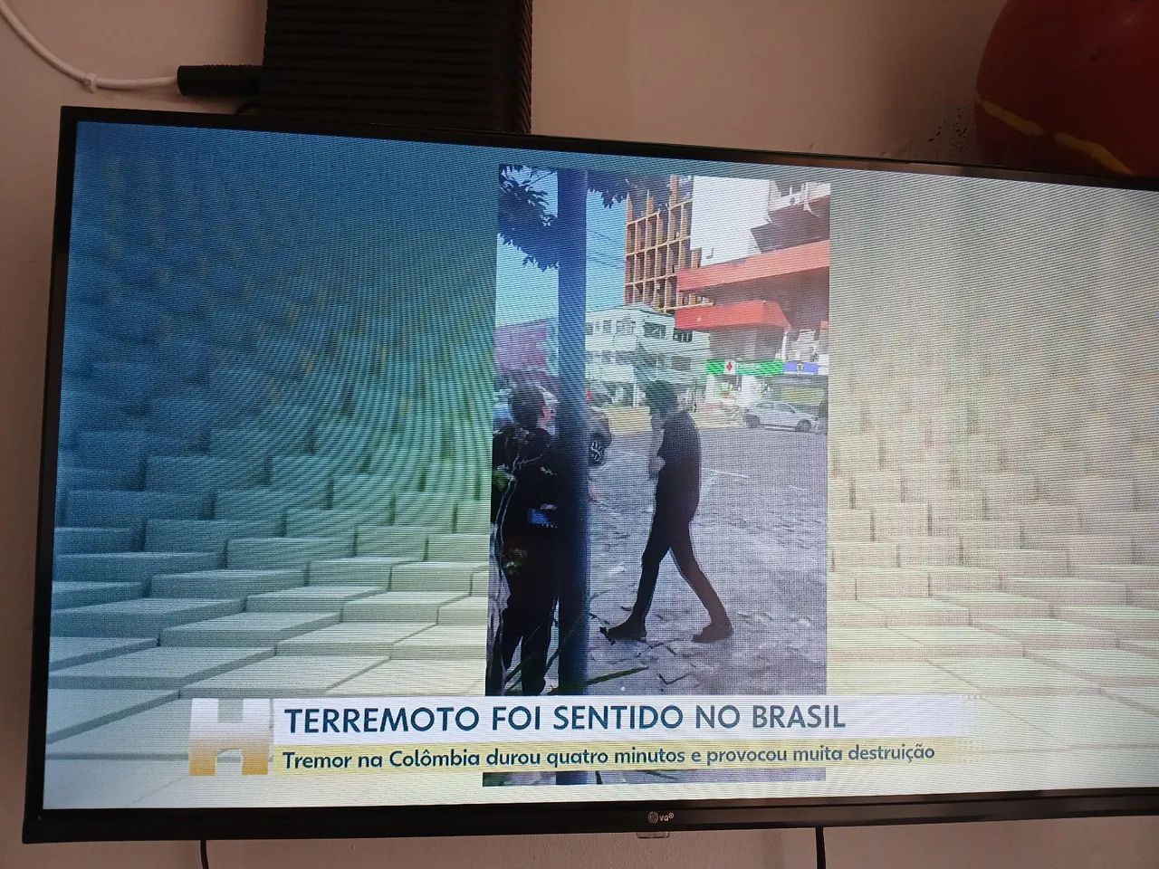 Smartv 32 polegadas semi nova!!