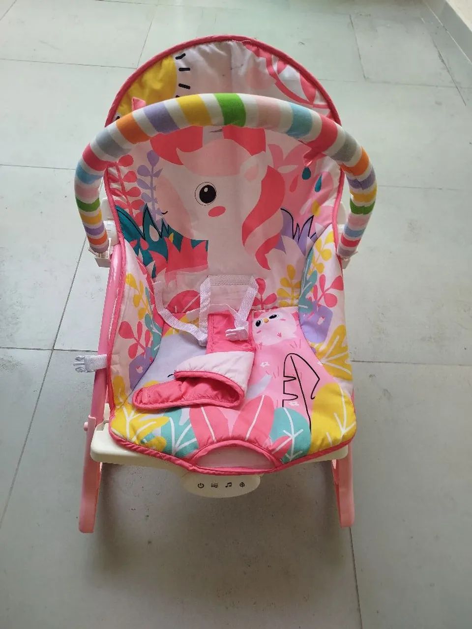 Cadeirinha de descanso com balanço e música