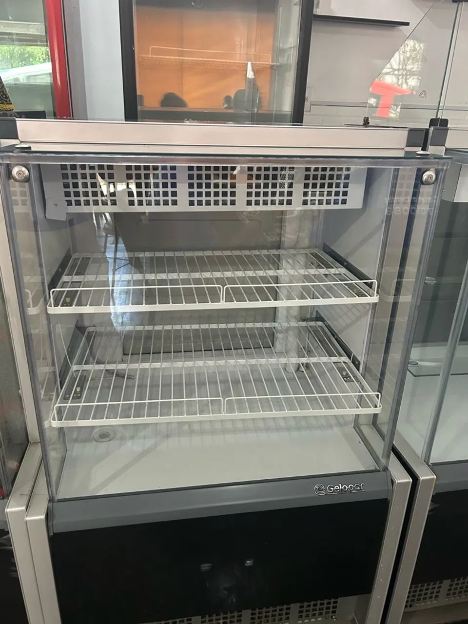VITRINES GELOPAR