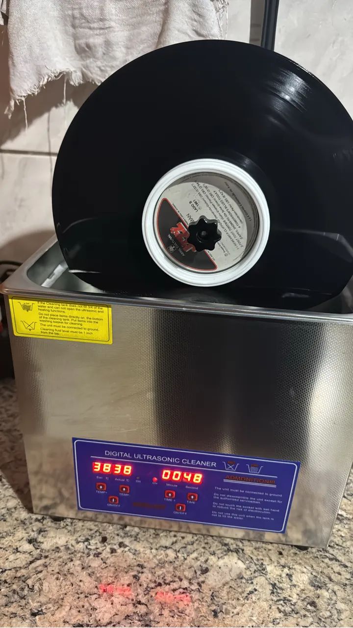Lavagem Ultrassônica de Discos de Vinil