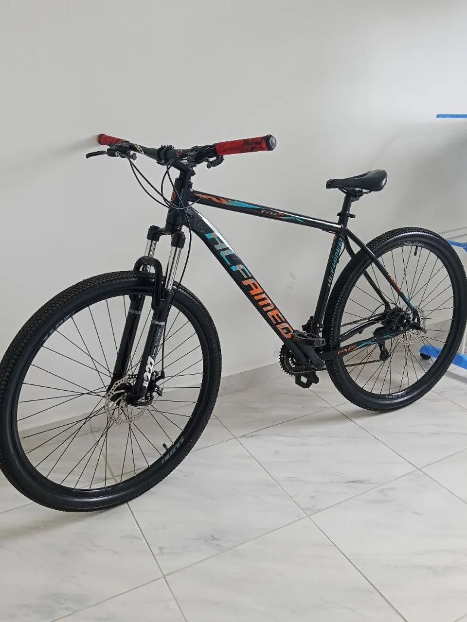 Bicicleta aro 29, tamanho 21 seminova 