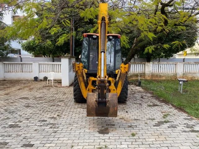 RETROESCAVADEIRA JCB - Foto 3