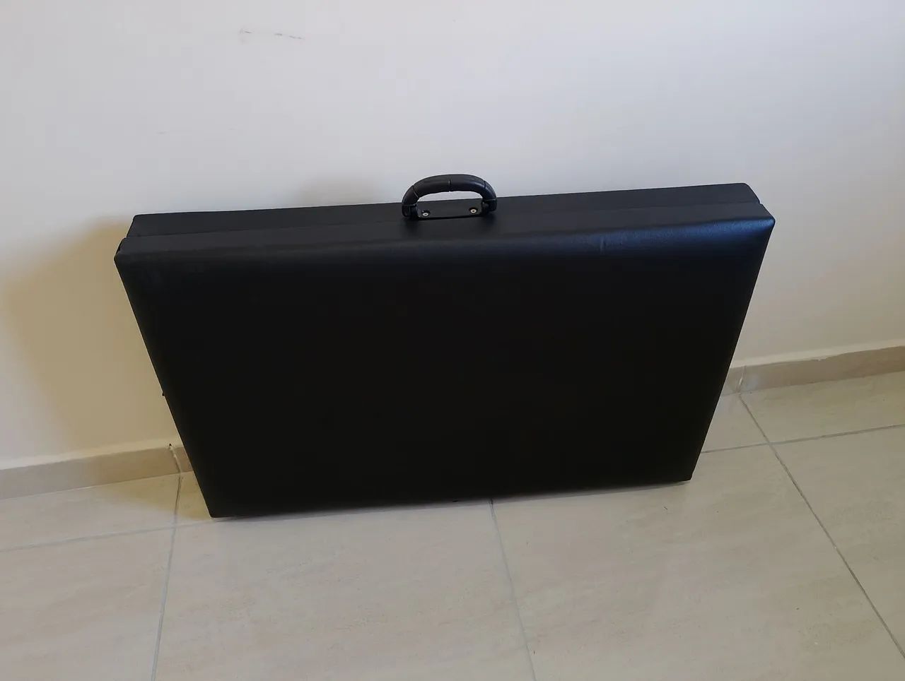 Kit de Tatuagem com Maca Portátil (Maleta) - Foto 3