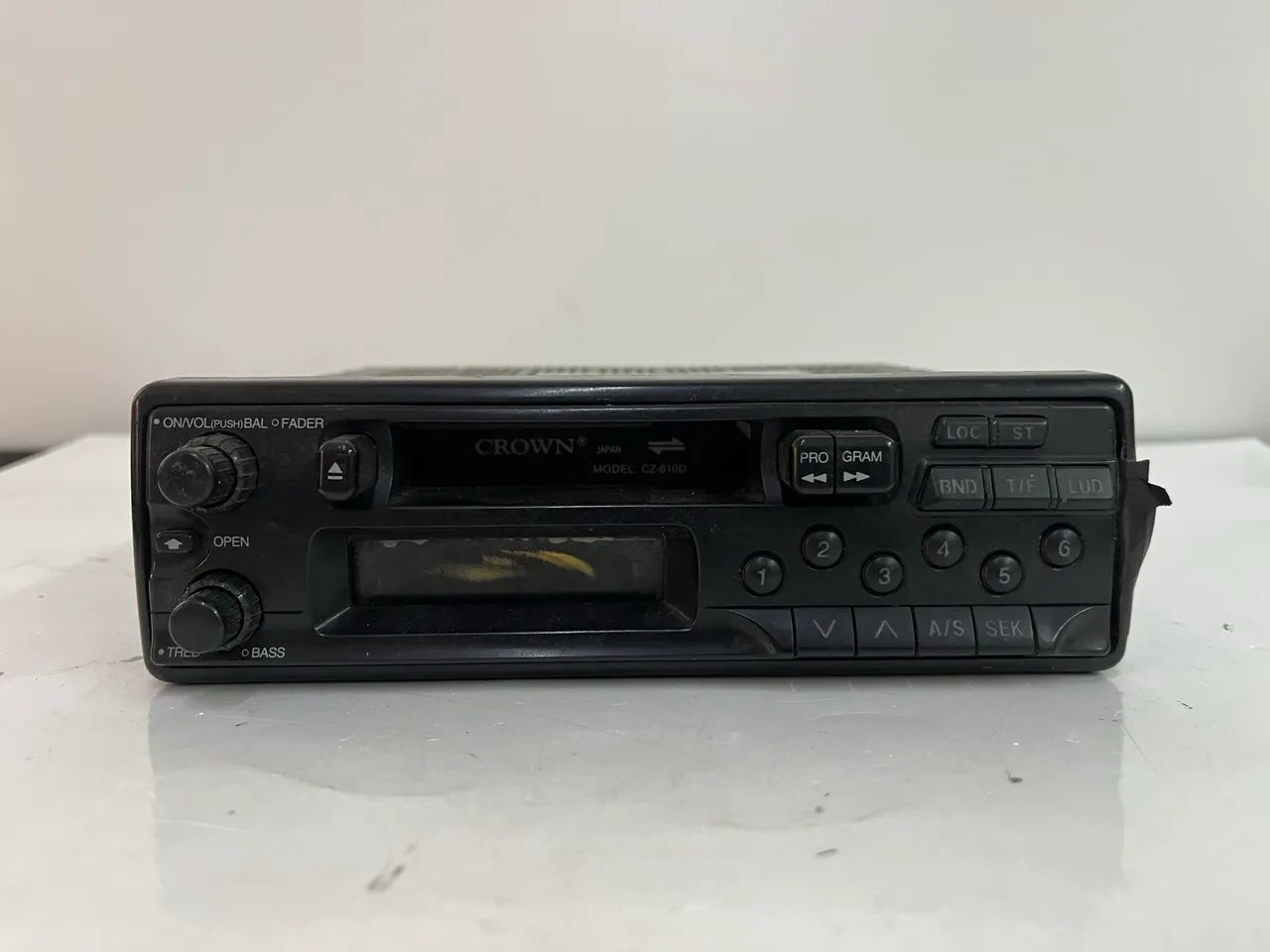 Rádio Automotivo Crown Cz-610d com defeito