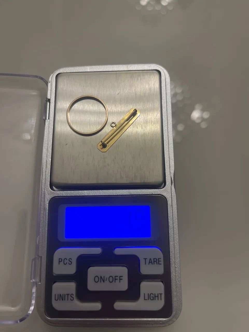 Aliança em ouro 18 e broche