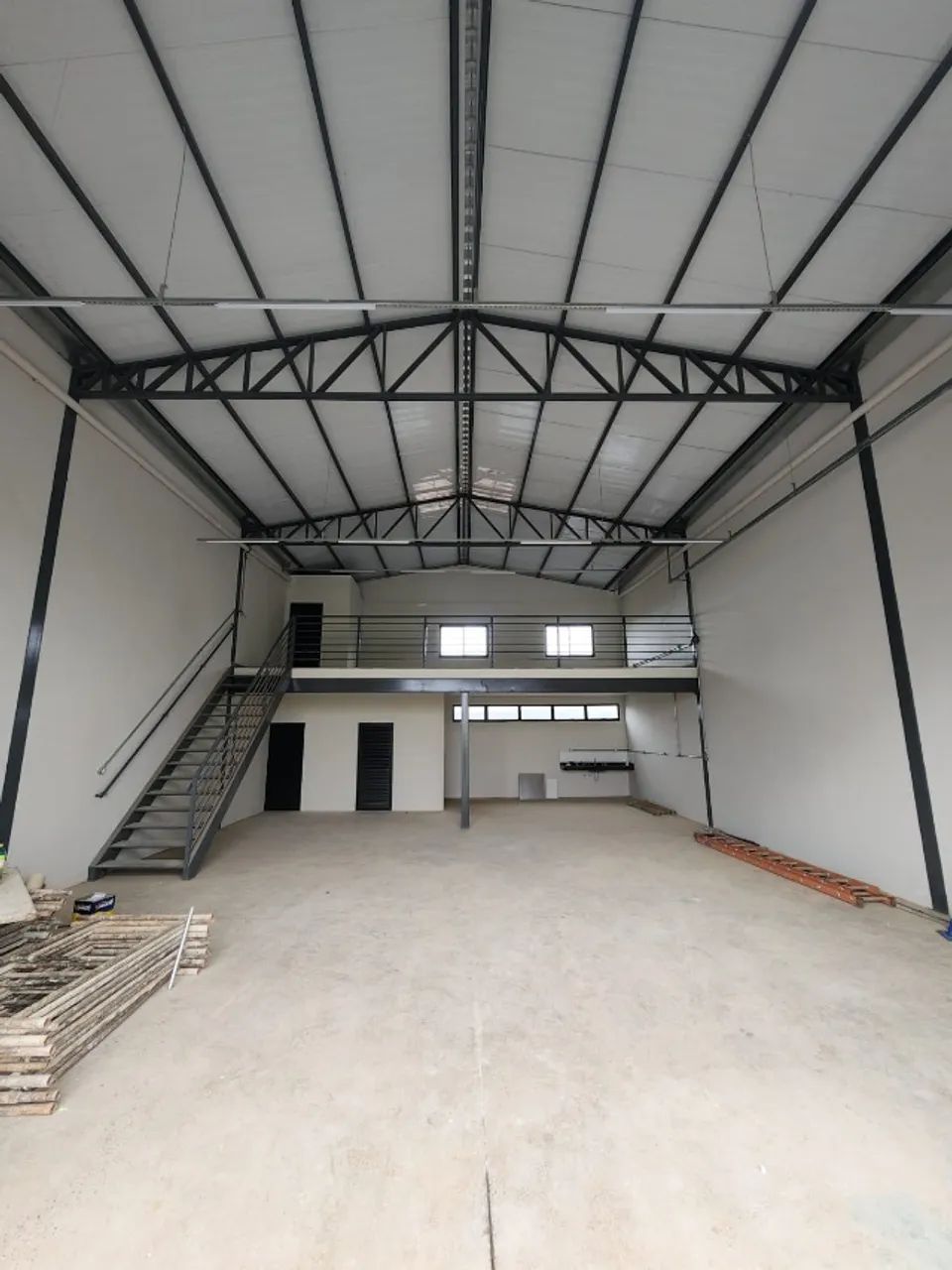 GALPÃO COMERCIAL - 200m² - UBERLÂNDIA