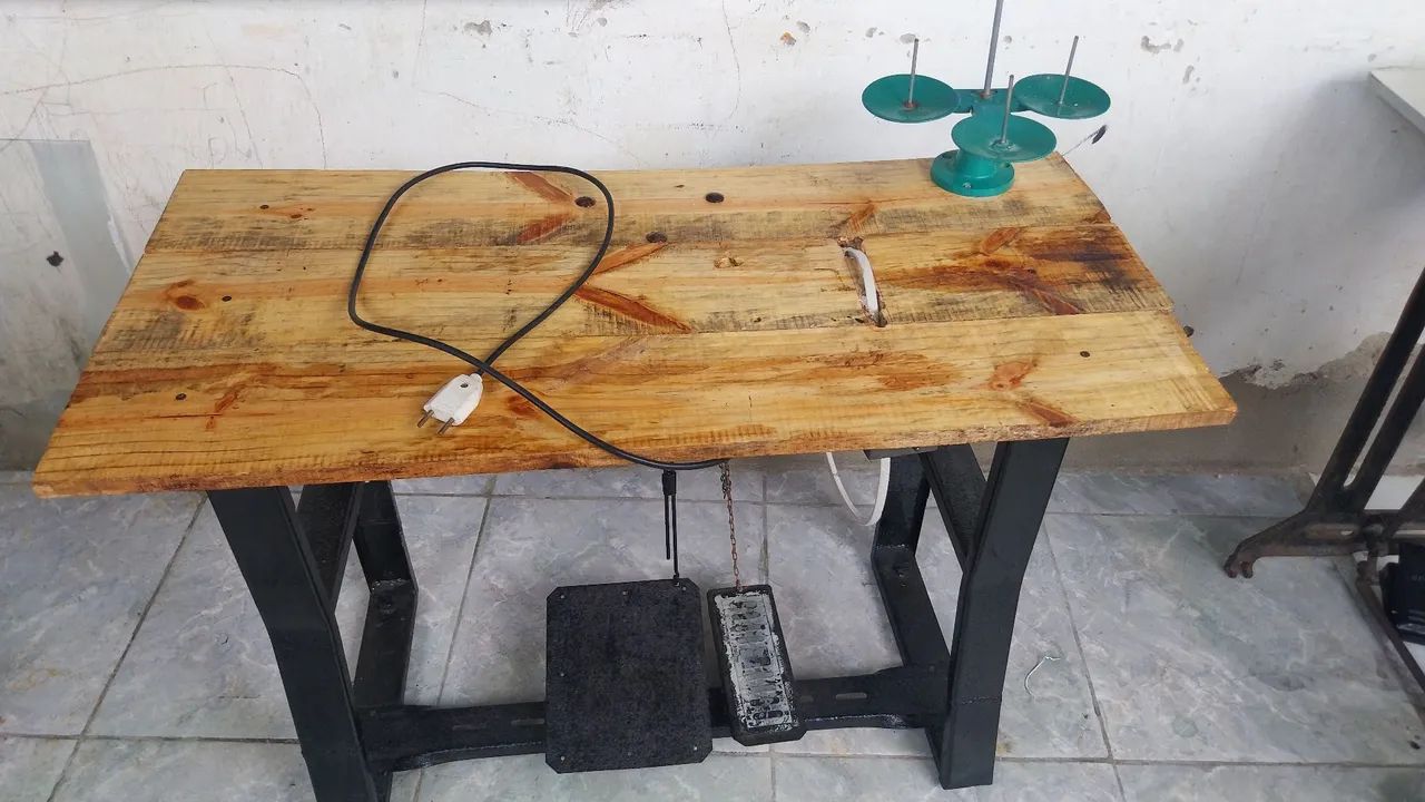 Mesa com motor pra maquina overlock - Foto 3