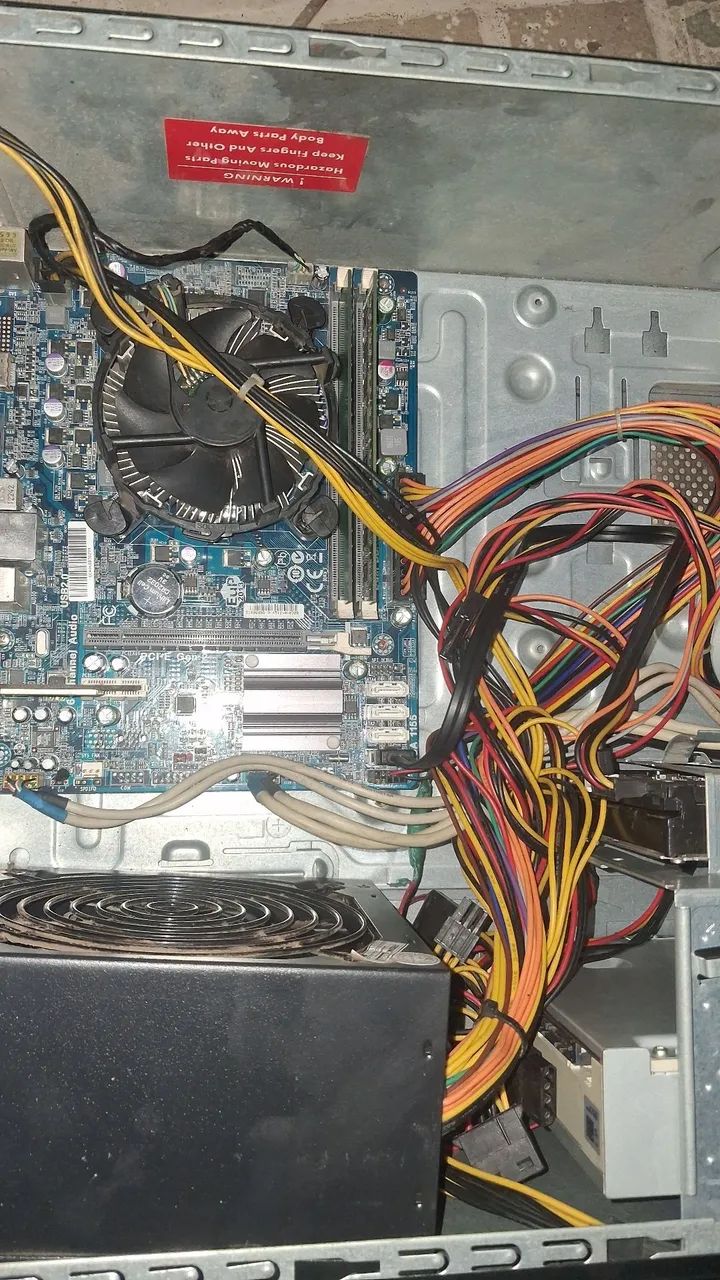 Gabinete mais componentes de PC