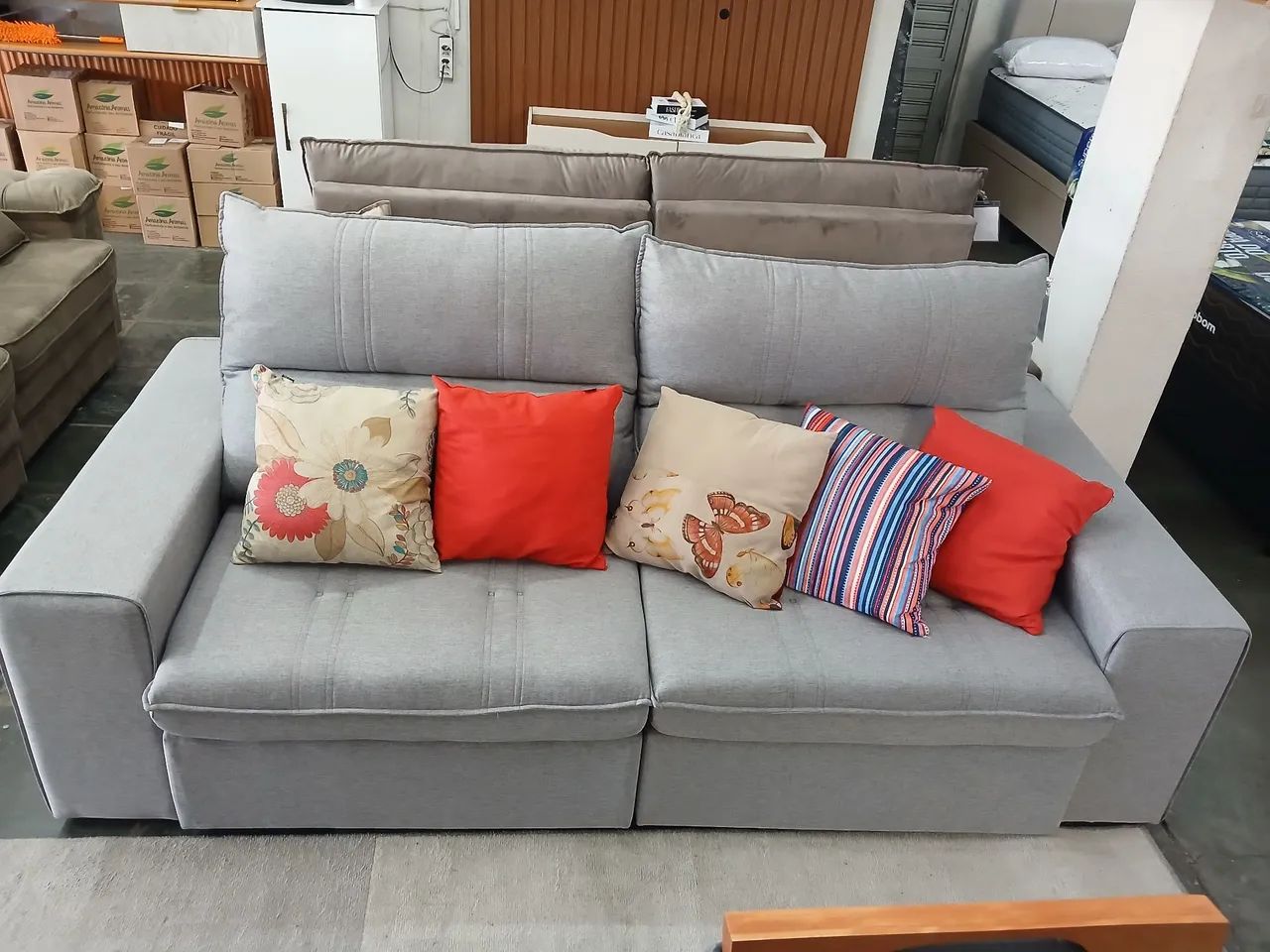 Sofa retrátil 2.20 cinza linho novo  - Foto 2