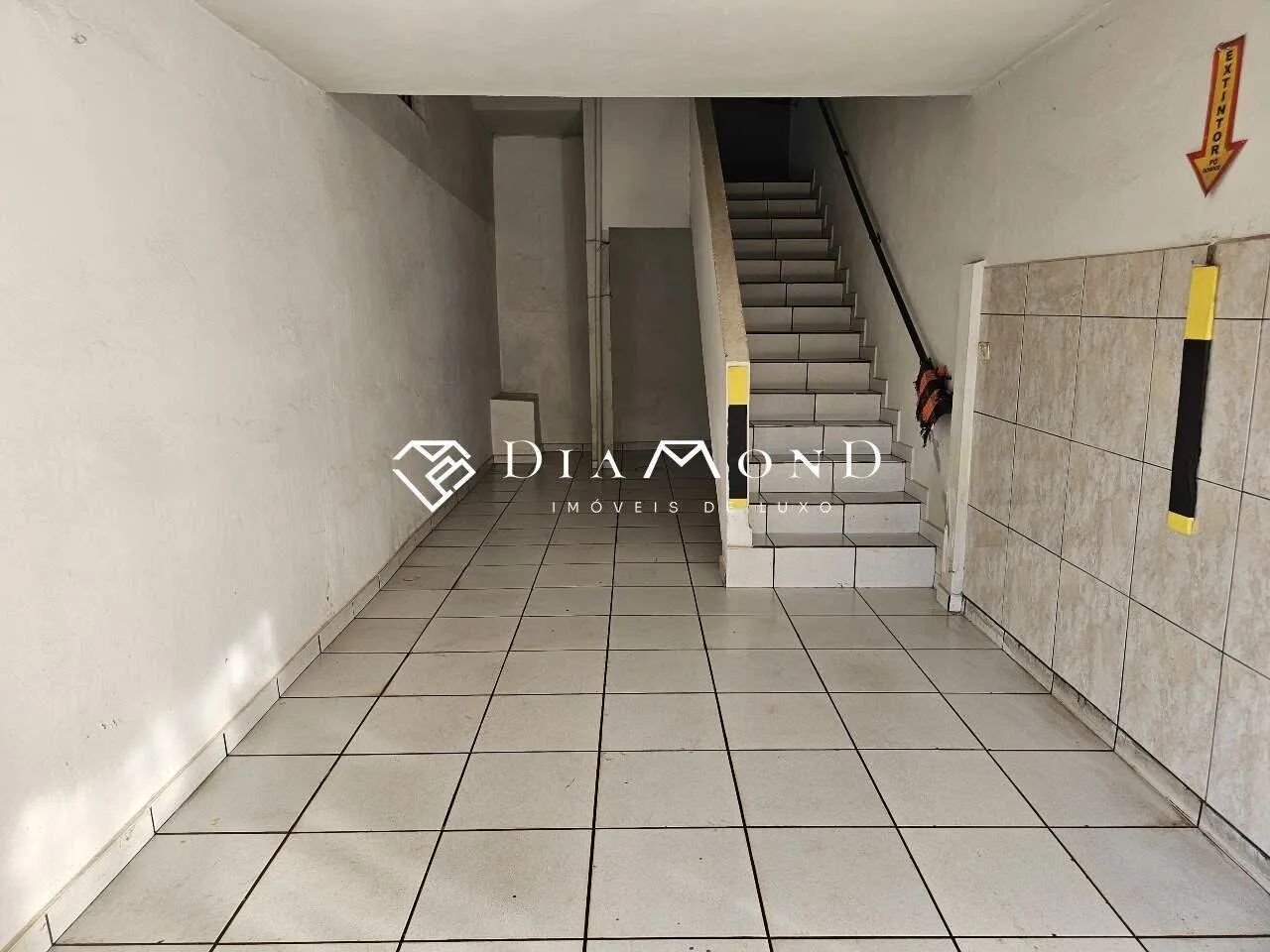 OPORTUNIDADE IMPERDÍVEL! IMÓVEL COMPLETO COM APARTAMENTO, CASA E PONTO COMERCIAL! - Foto 3