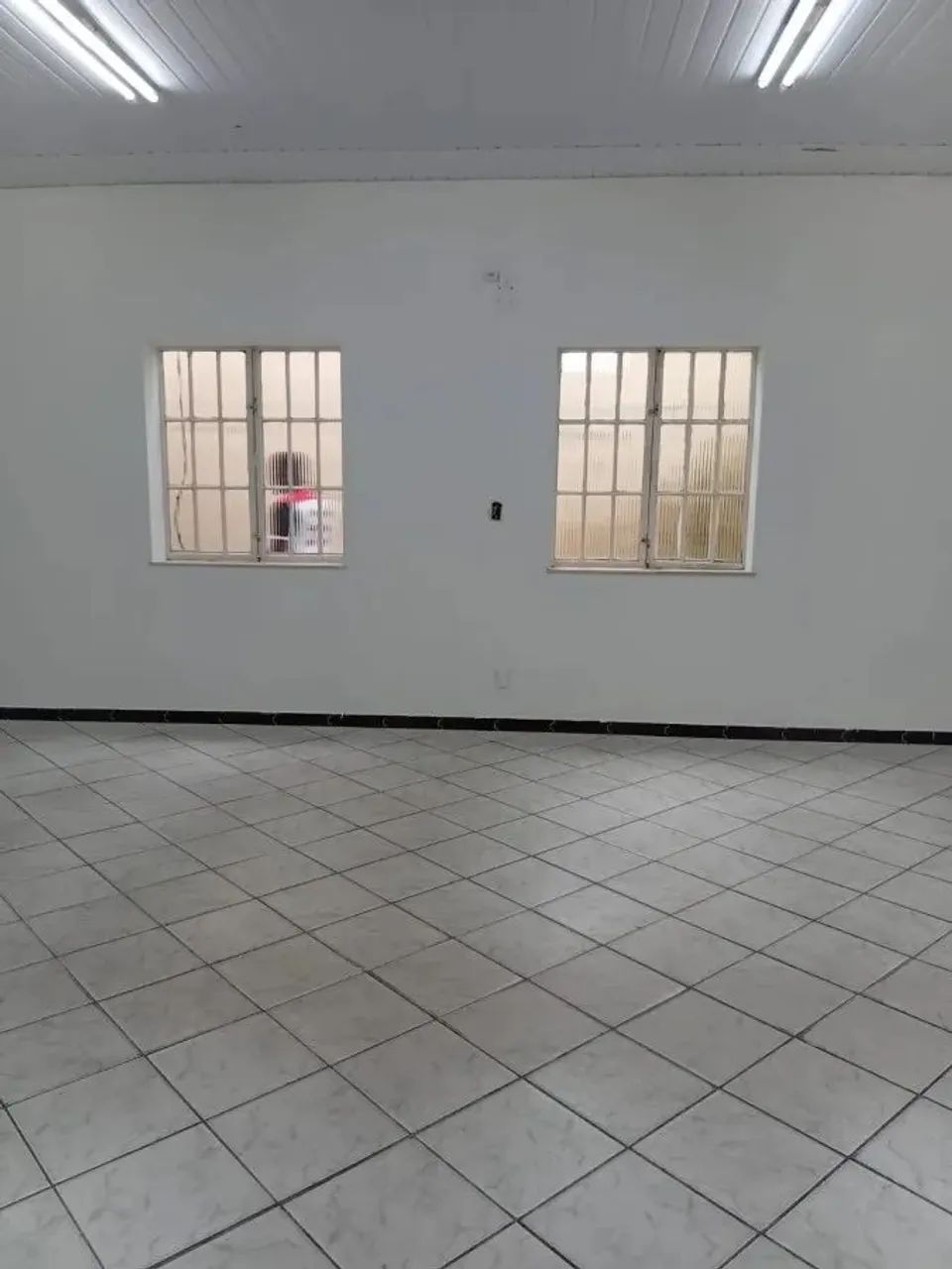 Sala Comercial para Venda em Macaé, Engenho da Praia, 2 banheiros - Foto 2