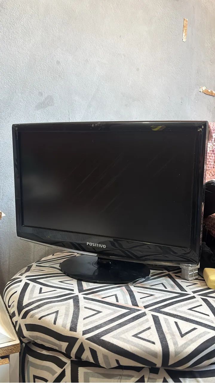 Monitor Positivo com avaria