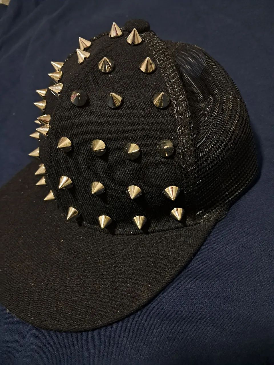 Boné com espikes - Foto 2