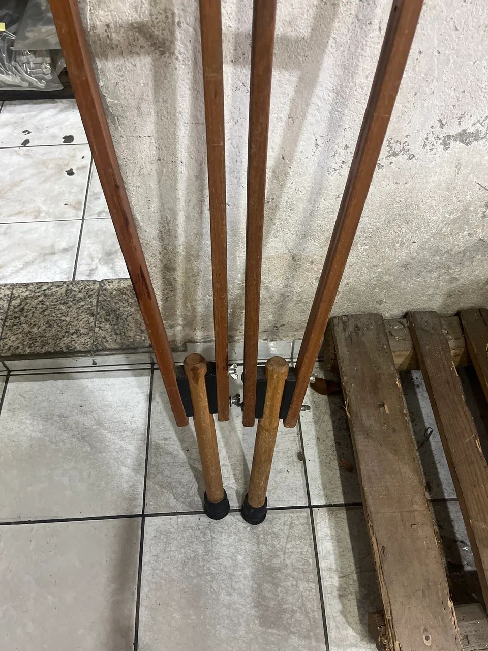 Muletas de madeira  - Foto 2
