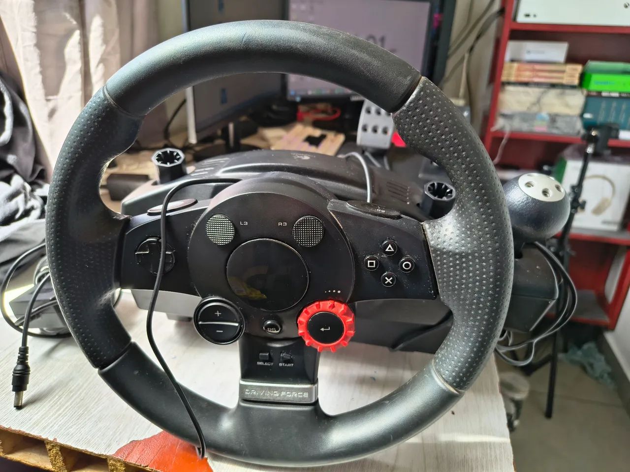 Volante Logitech Driving Force GT funcionando perfeitamente 