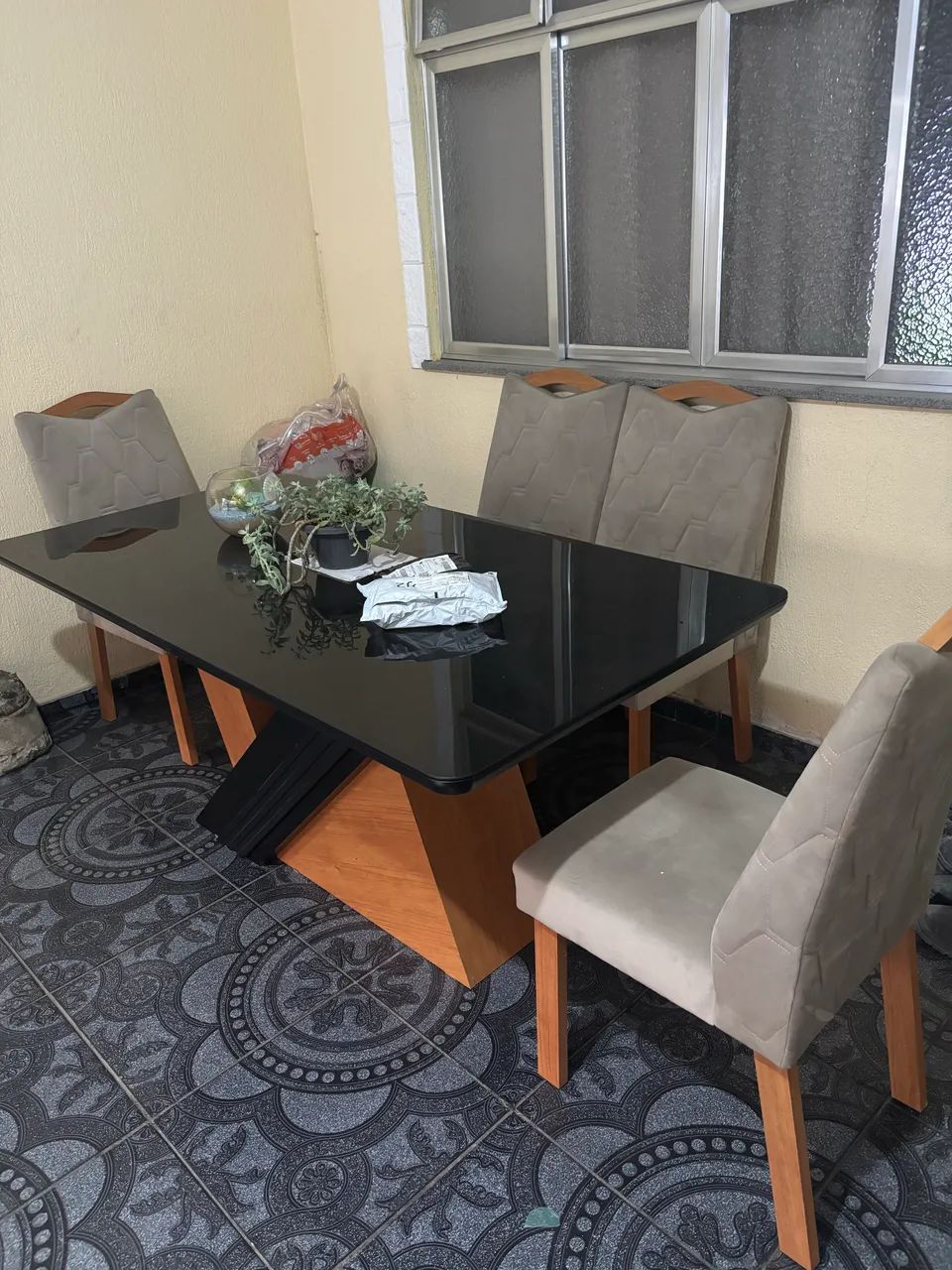 Mesa de jantar de vidro com 6 cadeiras  - Foto 5