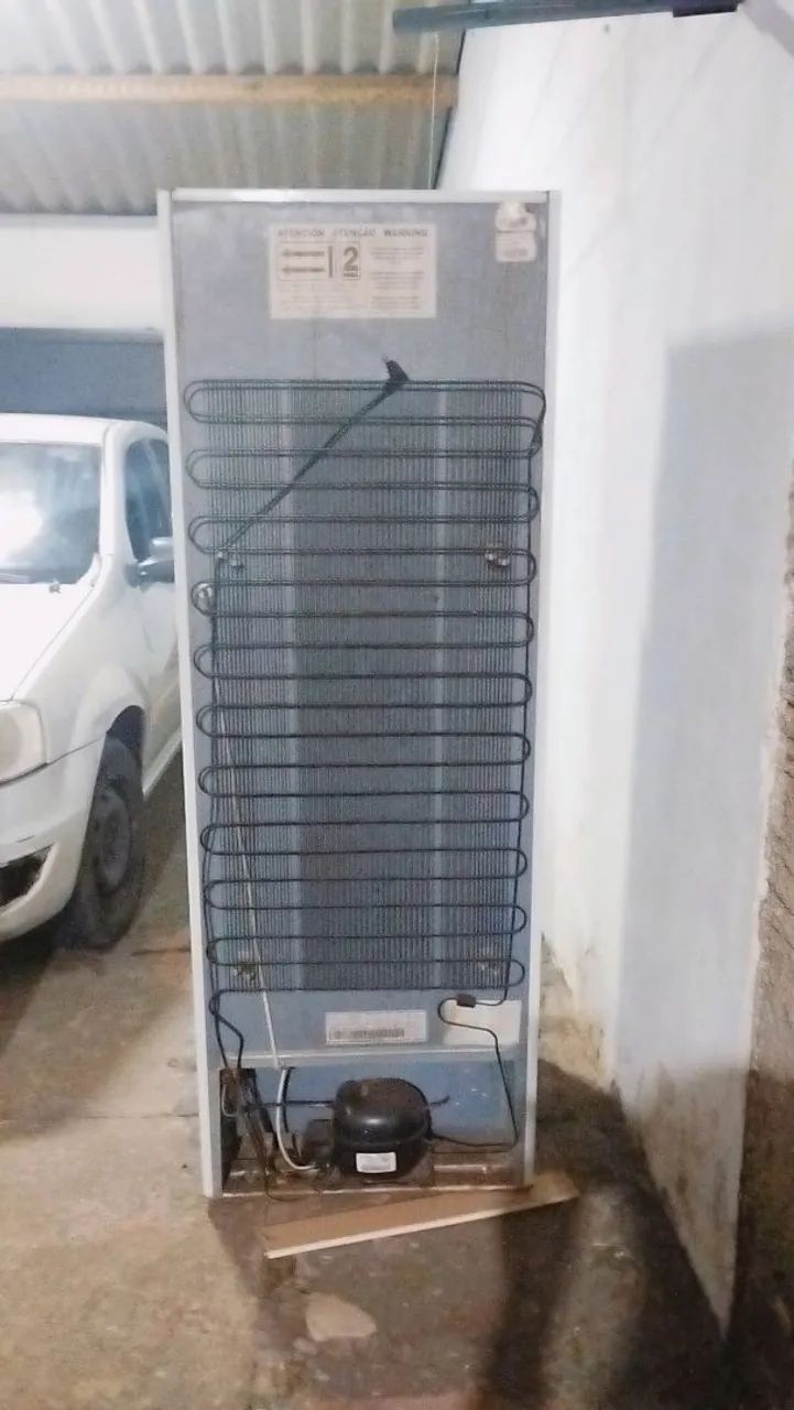 Vendo geladeira usada voltagem 220 - Foto 3