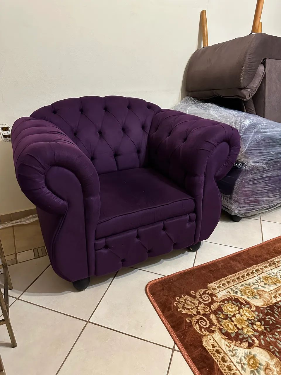 Poltrona Chesterfield Roxo profundo  - Foto 2