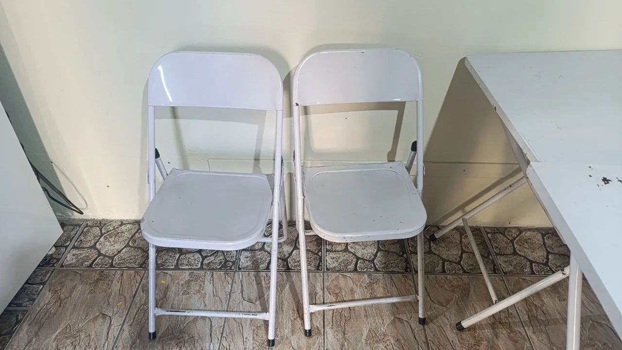 Vendo mesa com cadeiras  - Foto 3