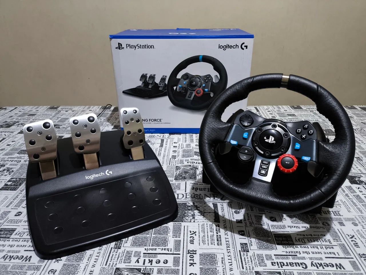 Volante Logitech G29 Driving Force (PS5 / PS4 / PC) - ótimo estado. 